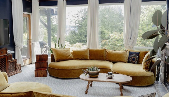 Rustic & Serene Forest 4 Bedroom Home - West Coast Retreat