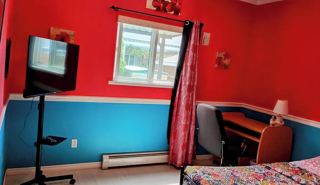 RVH'S Rm #2/Private Bathroom Main Floor area Shared Living Space