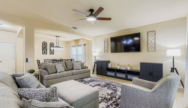 SA Home Sweet Home 4BR/3.5BA Lackland BMT Riverwalk 1G Internet EV Charger