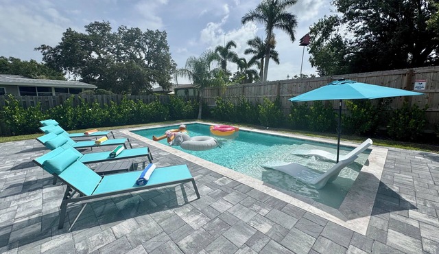 Sandy Feet - family-friendly, private heated pool, 5 mls to beach