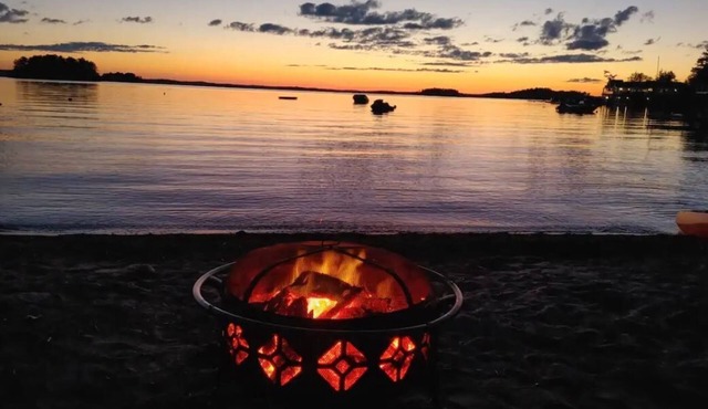 Sandy Pines Cottage. Lake Muskoka, Gravenhurst in Gravenhurst