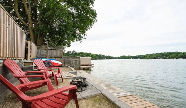 Scenic Waterfront Cottage Retreat - Firepit & BBQ