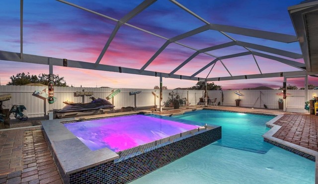 Screened Pool/spa, Outdoor Kitchen W/TV's!