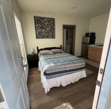 Shaanti Retreat Cozy Studio Blue