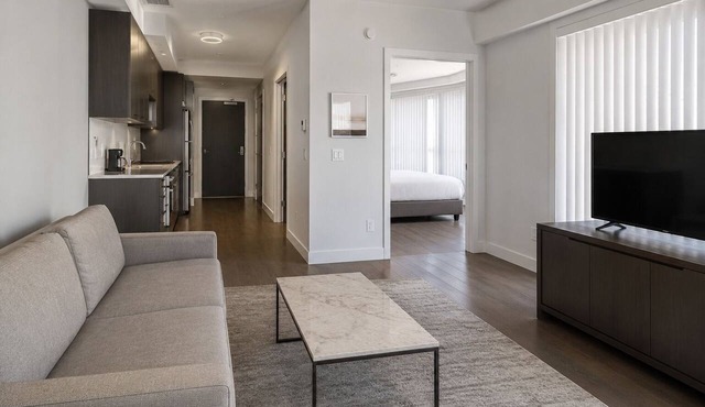Spacious 2BR City Stay Near CN Tower & Scotiabank Arena