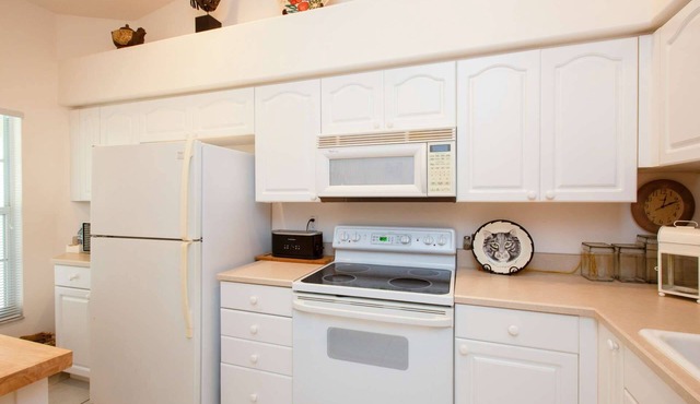 Spacious 2BR Villa | Pools | Near Beach & Dining | Garage Parking