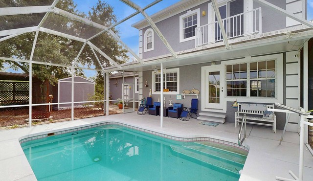 Spacious 3 Bedroom Waterfront Home with Private Pool and in Port Charlotte