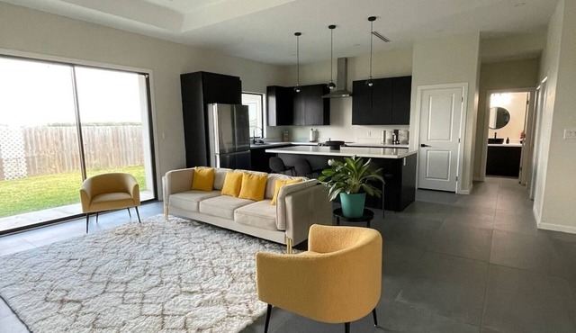 Spacious 3-Bedroom Home with Large Backyard – Perfect for Families & Gatherings!