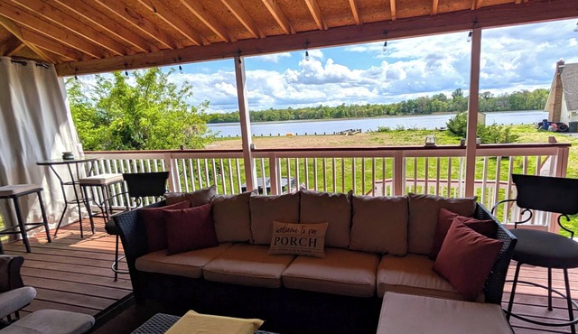 Spacious 3-bedroom house in serene Martins Beach, minutes from Philadelphia!