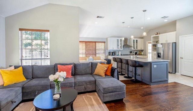 Spacious 4BR Home Away From Home with Hot Tub