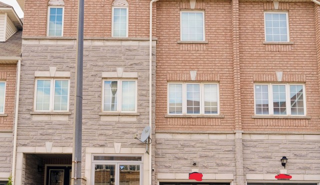 Spacious 4BR Home in Mississauga, Sleeps 8+