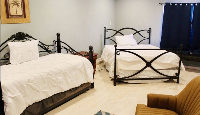 Spacious 5-bedroom house in San Antonio Comfort with AC, WiFi, SeaWorld Area