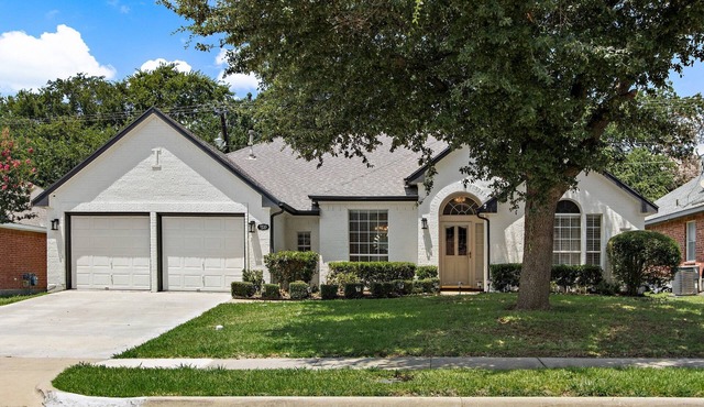 Spacious 5BR 2 Bath Jetted Tub 16 miles to Dallas Stadium