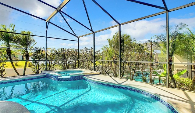 Spacious 5BR Home w/Private Pool+Spa in Scenic Davenport Location