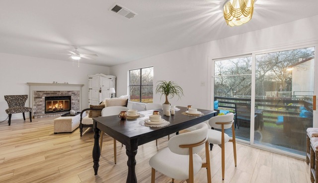 Spacious Castle Retreat in beautiful North Austin, 3 mn from the Domain!