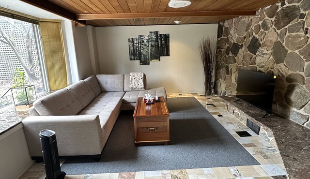 Spacious cottage style ground level unit