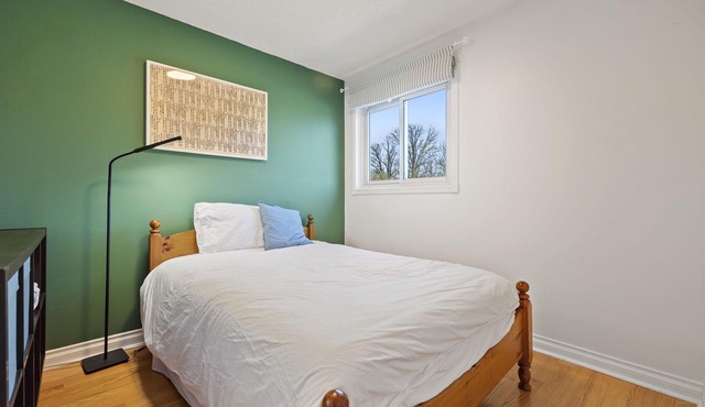 Spacious Cozy Home with BBQ, Close to the Airport