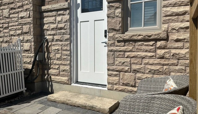 Spacious home 3 king beds, 2 full baths Angus Glen in Markham with over 2,000 sq
