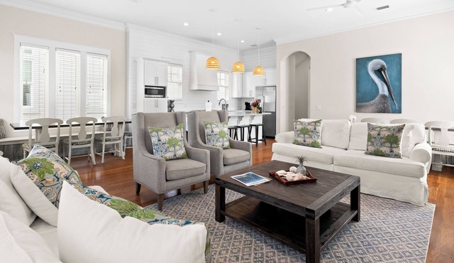 Spacious Home with Bikes, Private Beach Access and Community Pool