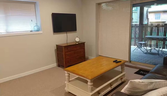 Spacious, Light & Bright West Van Suite