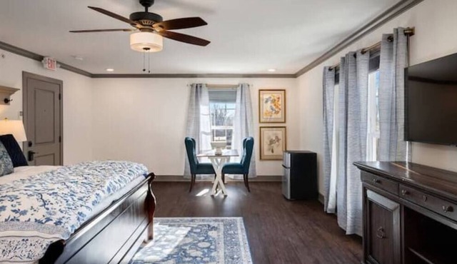 Spacious Penthouse on Historic Main w/River Views!