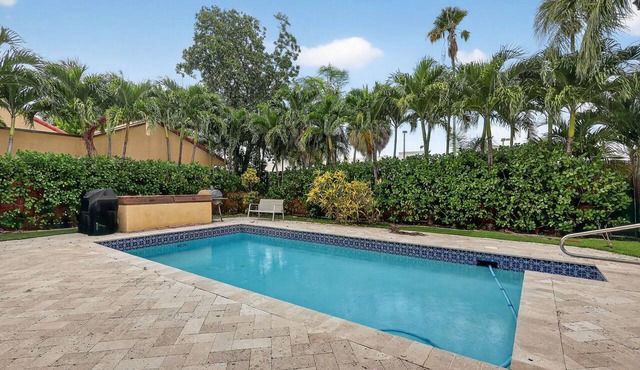 Spacious Private Villa w/Pool Prime Location
