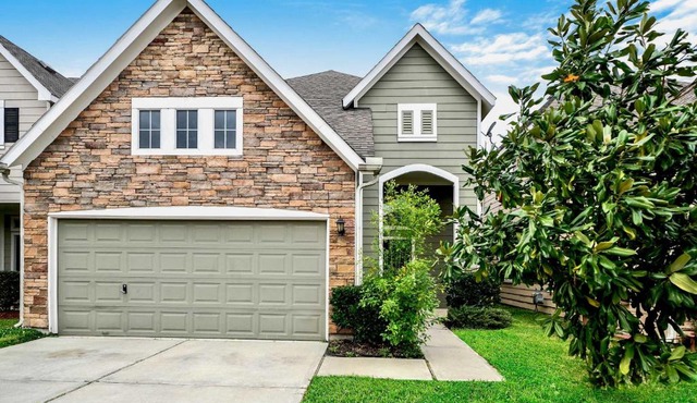 Spacious Stay at a Houston Getaway w/Fireplace!