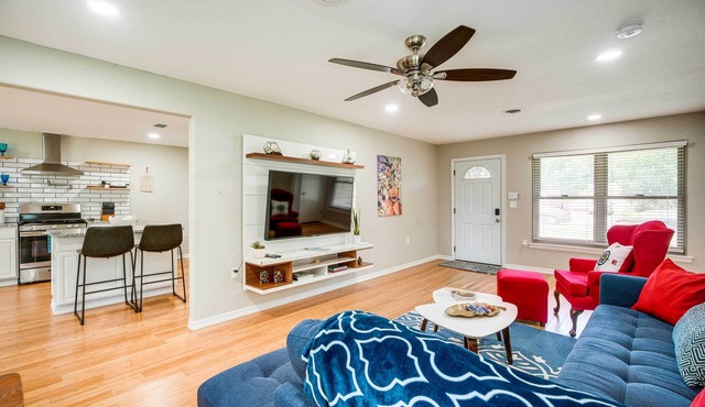 Spacious Yard: Pet-Friendly Home in San Antonio!