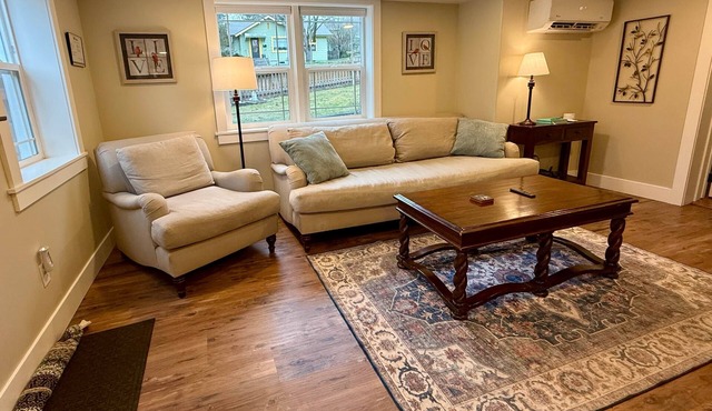 State Street Cottage, 1 BR Apt in Pullman
