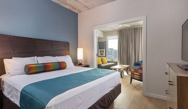 Studio unit/Austin - Full Kitchen, W/D, Rooftop Pool, & More!