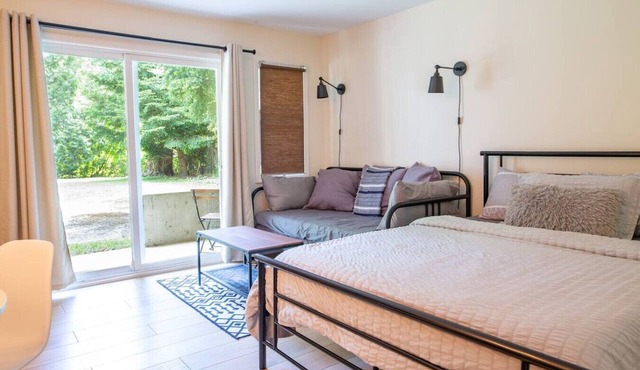 Studio w Balcony | Smart TV & 2-Min Walk to Lake in Harrison Hot Springs