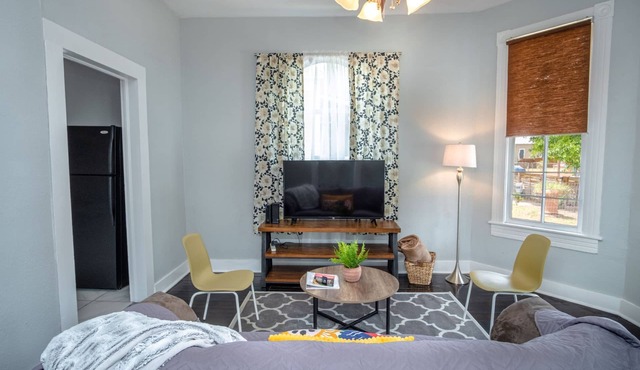 Stunning 2br/1ba Historic Pad Few Steps Downtown