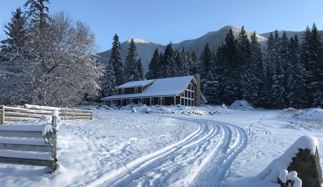 Stunning 80 acre Mountain Retreat , 15 minutes from Sun Peaks Ski Resort