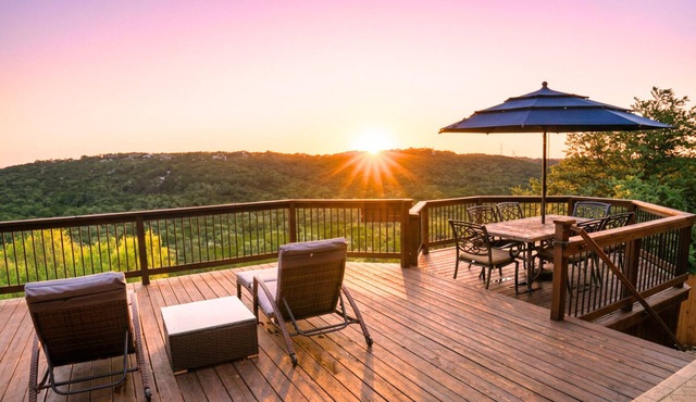 Stunning Canyon Views - Pet Friendly, Six Flags 8 min, Spot Local Wildlife Below