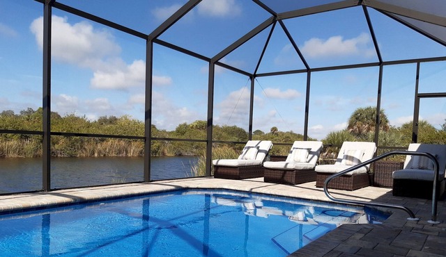 Stunning home, pool overlooking river, free wifi, bikes, BBQ. Near beaches