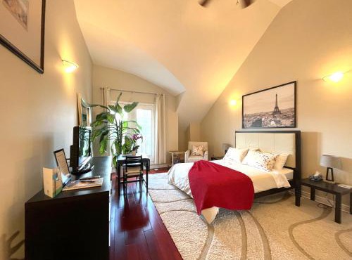 Stunning Rooms in Townhouse across the Beach