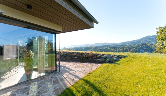 Stunning view | 2 bathrooms, 2 toilets, fireplace, electric charging station in Bischofegg