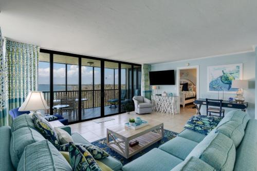 Stunning Waterfront Residence with Panoramic Water Views