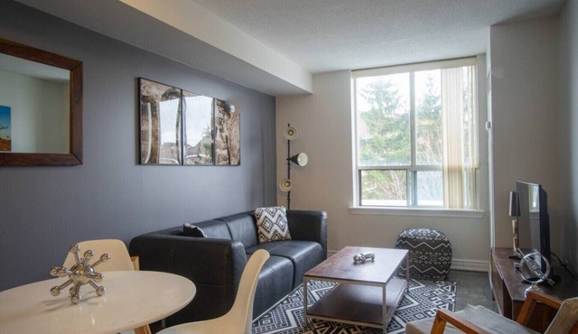 Stylish 1BR+Den Retreat in Markham