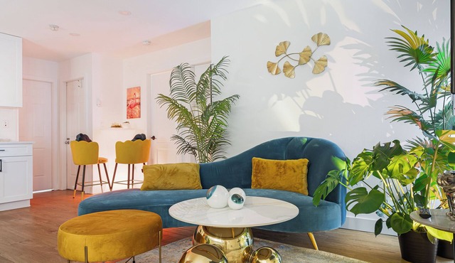 Stylish 2-bedroom Miami Vibe Getaway with High Speed WiFi access