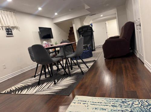 Stylish 2Bedroom Basement Suite in Oakwood Village