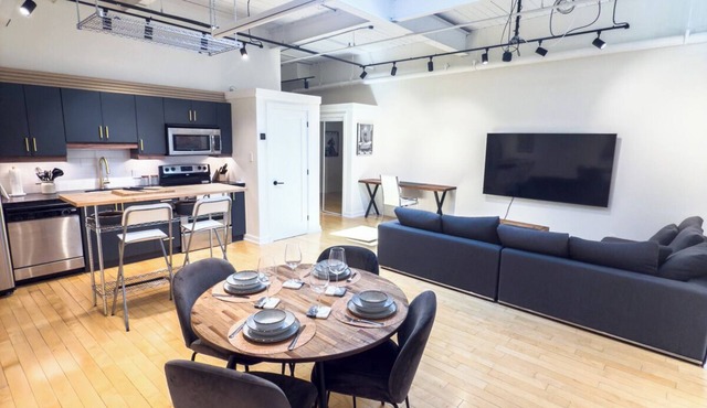 Stylish 2BR Industrial Loft in Trendy Leslieville – Walk to Shops & Dining