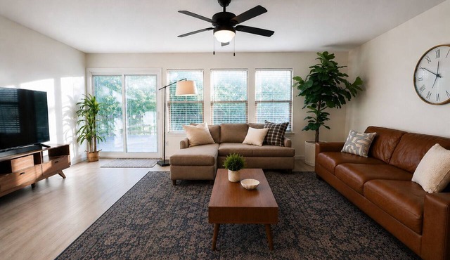 Stylish 4 Bdrm Home - Sleeps 16