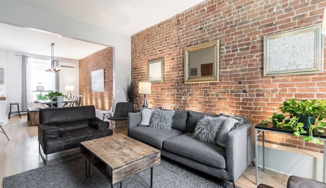 Stylish 4BDR Downtown Montreal Home - Brick Walls & Cozy Vibes