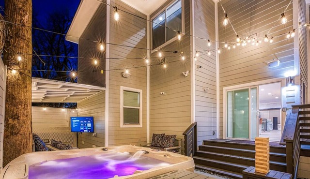 Stylish 6BR/5BA, DT, Hot Tub, Games, Sleeps 20+