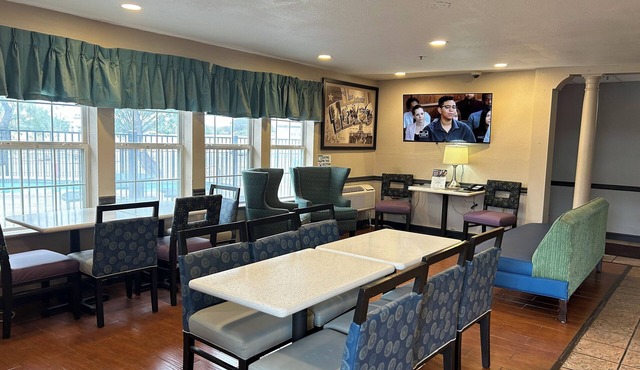 Super 8 by Wyndham San Antonio/Fiesta