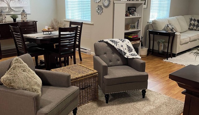 Super clean, Bright 1 Bdrm suite in Quiet Cedar Valley with AC and Fireplace