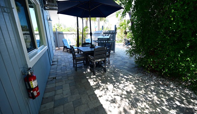 Super clean & comfy 1-bedroom hotel suite in quiet Sanibel w/bikes & beach gear