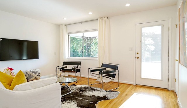 Super Walkable 2 Bed, 1 Bath In Historic Grant Park