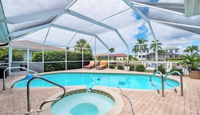 SUPERB! LOCATION! 1 BLOCK 2 FISH VILLE MODERN HOME-HEATED SALT POOL-SPA-E BIKES